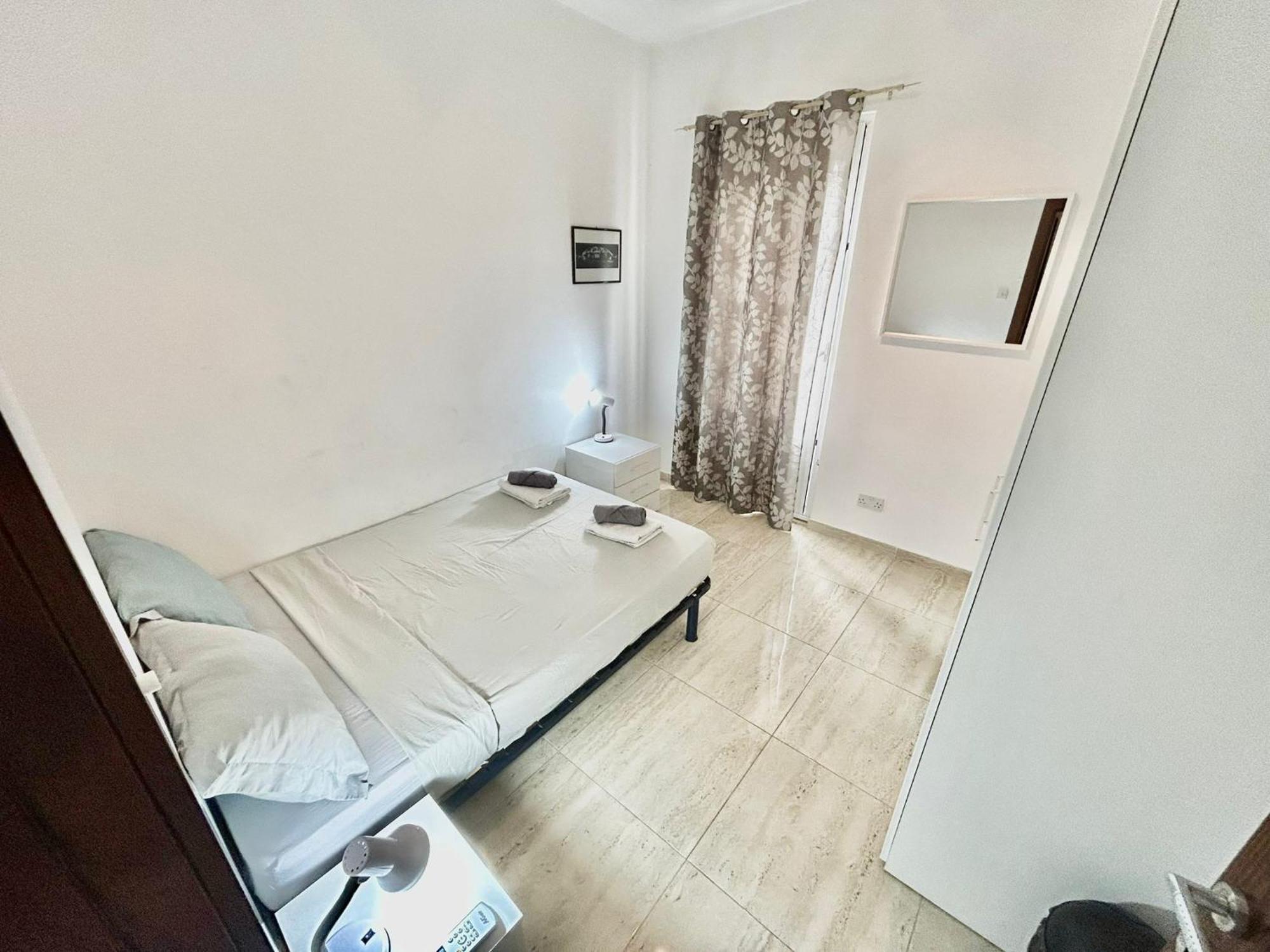 Sliema 2 Bedroom Apartment Bagian luar foto